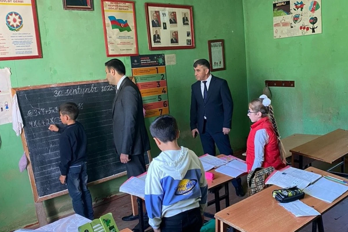 İcra başçısının məktəbdə tapa bilmədiyi direktorla bağlı YENİ XƏBƏR İcra başçısının məktəbdə tapa bilmədiyi direktorla bağlı YENİ XƏBƏR