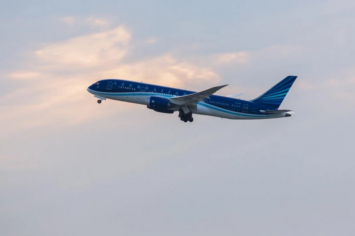 AZAL начал выполнять рейсы в Самарканд