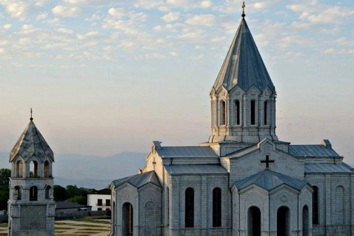 Şuşada iki kilsə bərpa olunur
