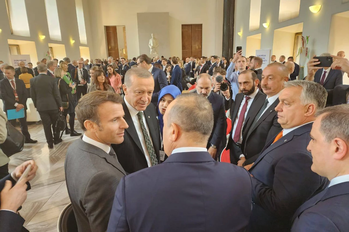 Praqada liderlərin qeyri-rəsmi görüşündən GÖRÜNTÜLƏR - FOTO/VİDEO Praqada liderlərin qeyri-rəsmi görüşündən GÖRÜNTÜLƏR - FOTO/VİDEO