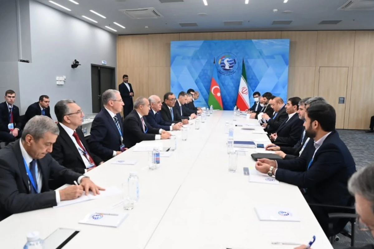 Əli Əsədov İranın birinci vitse-prezidenti ilə görüşüb