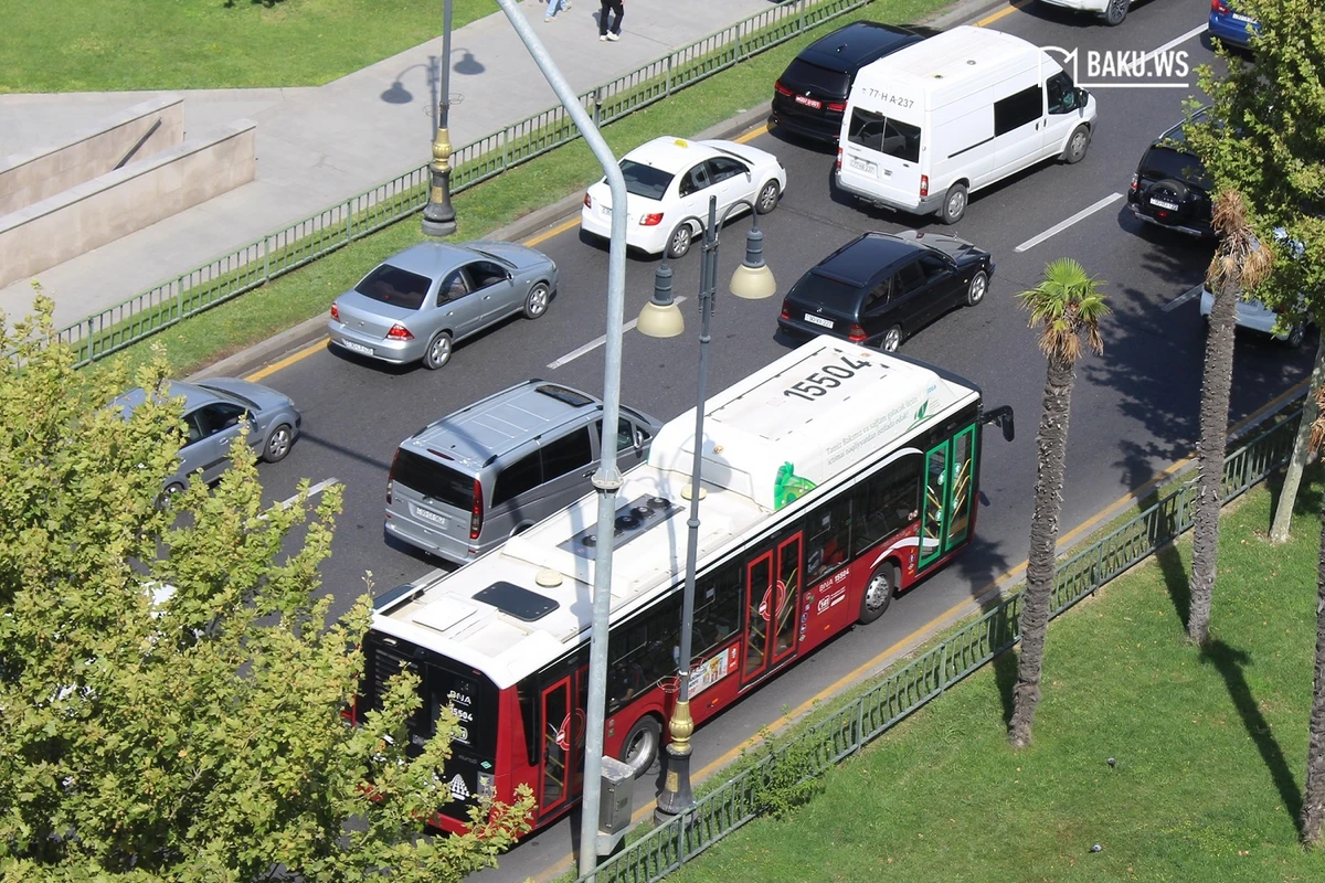 Bakıda sıxlıq olan yollar - SİYAHI