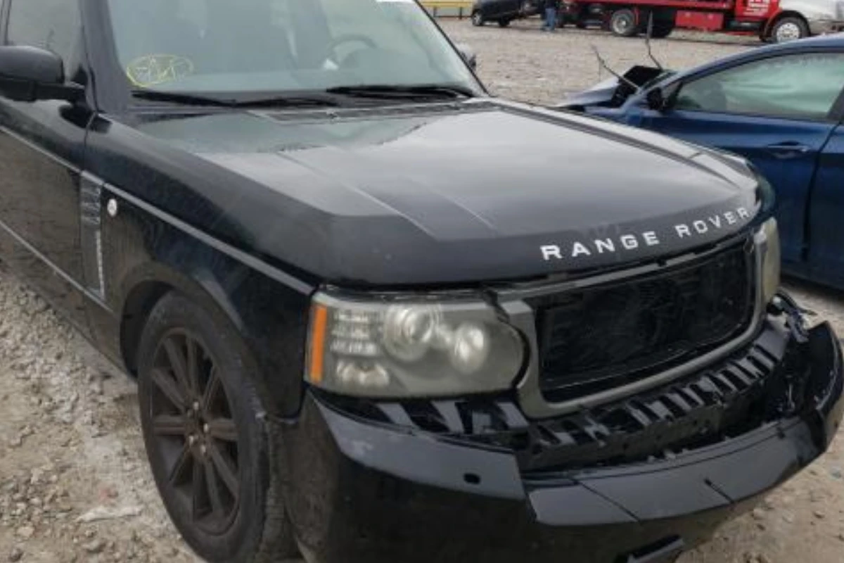 Azərbaycanda Range Rover piyadanı vuraraq öldürüb