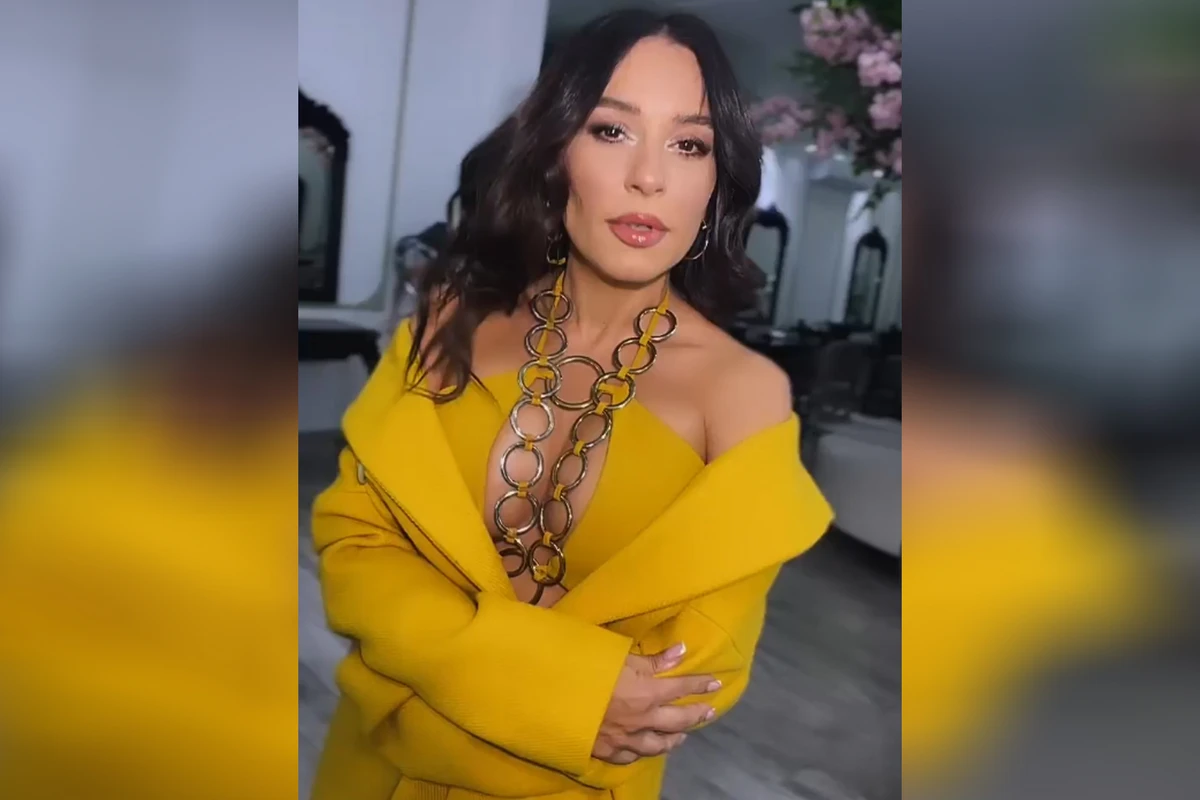 Tünzalə Ağayevanın sinə dekolteli geyimi tənqid edildi - FOTO/VİDEO Tünzalə Ağayevanın sinə dekolteli geyimi tənqid edildi - FOTO/VİDEO