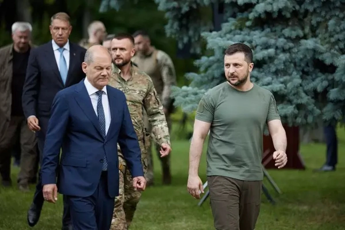 Зеленский и Шольц договорились о срочном созыве группы G7