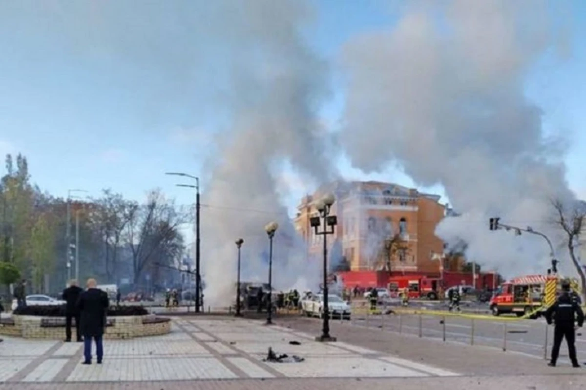 BAKU.TV-nin əməkdaşı bombardmana məruz qalan Kiyevin mərkəzində - VİDEO