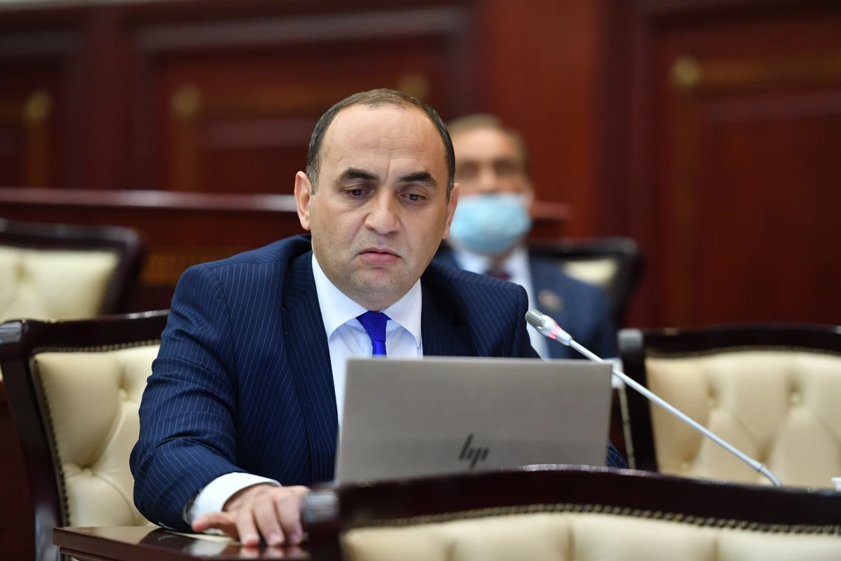 Ceyhun Məmmədov: “Dindarlar öz pullarını İslam ölkələrindəki banklara qoyurlar” Ceyhun Məmmədov: “Dindarlar öz pullarını İslam ölkələrindəki banklara qoyurlar”