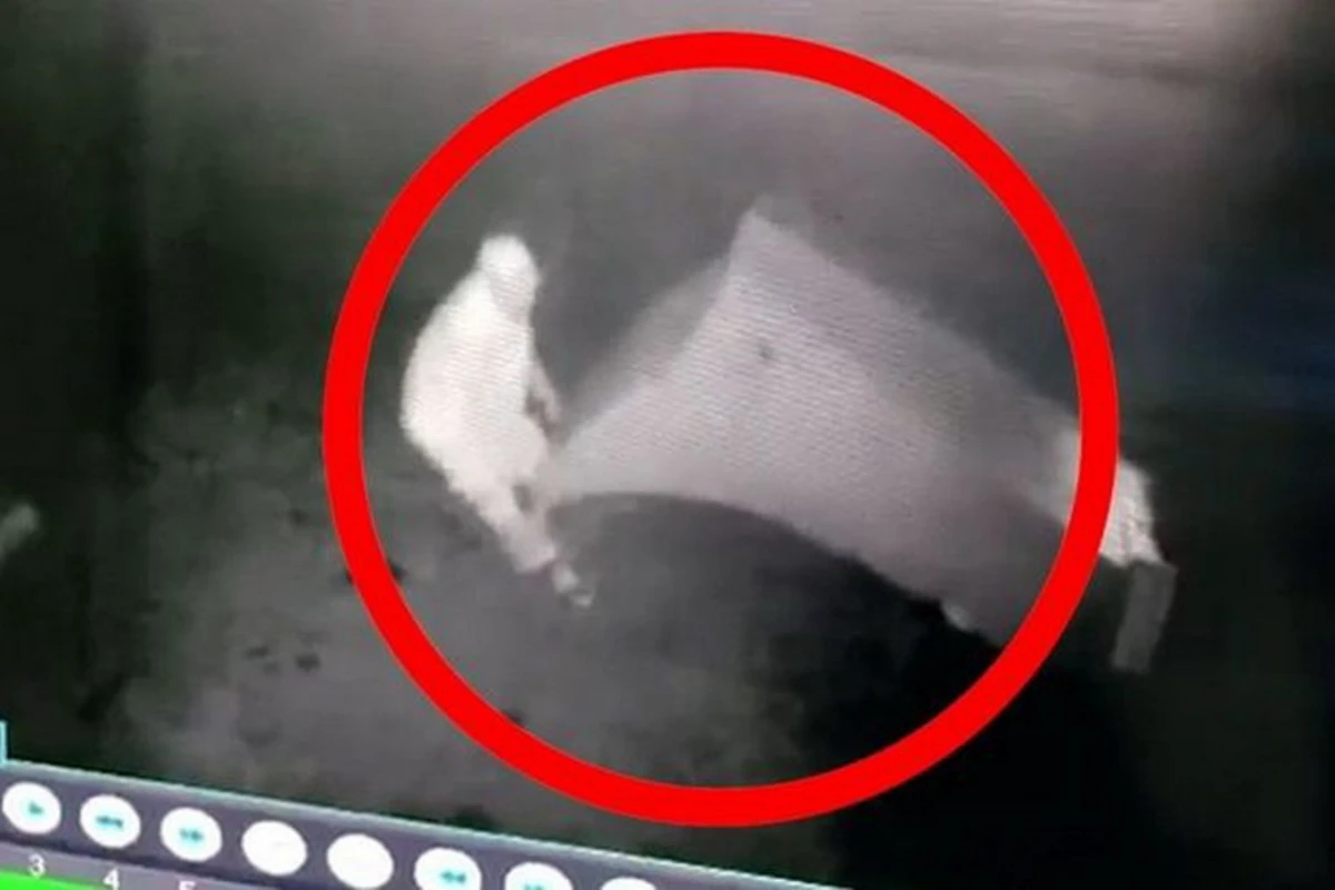Bakıda içərisində 5400 manat olan ödəmə terminalı oğurlandı - ANBAAN VİDEO