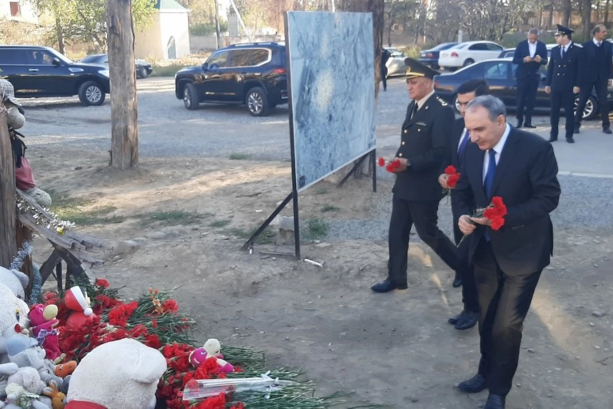 Кямран Алиев посетил в Гяндже место ракетного обстрела - ФОТО