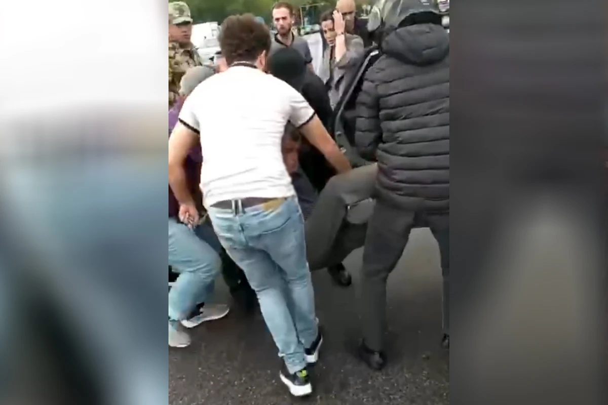 Bakıda Prius piyadanı vurdu - VİDEO