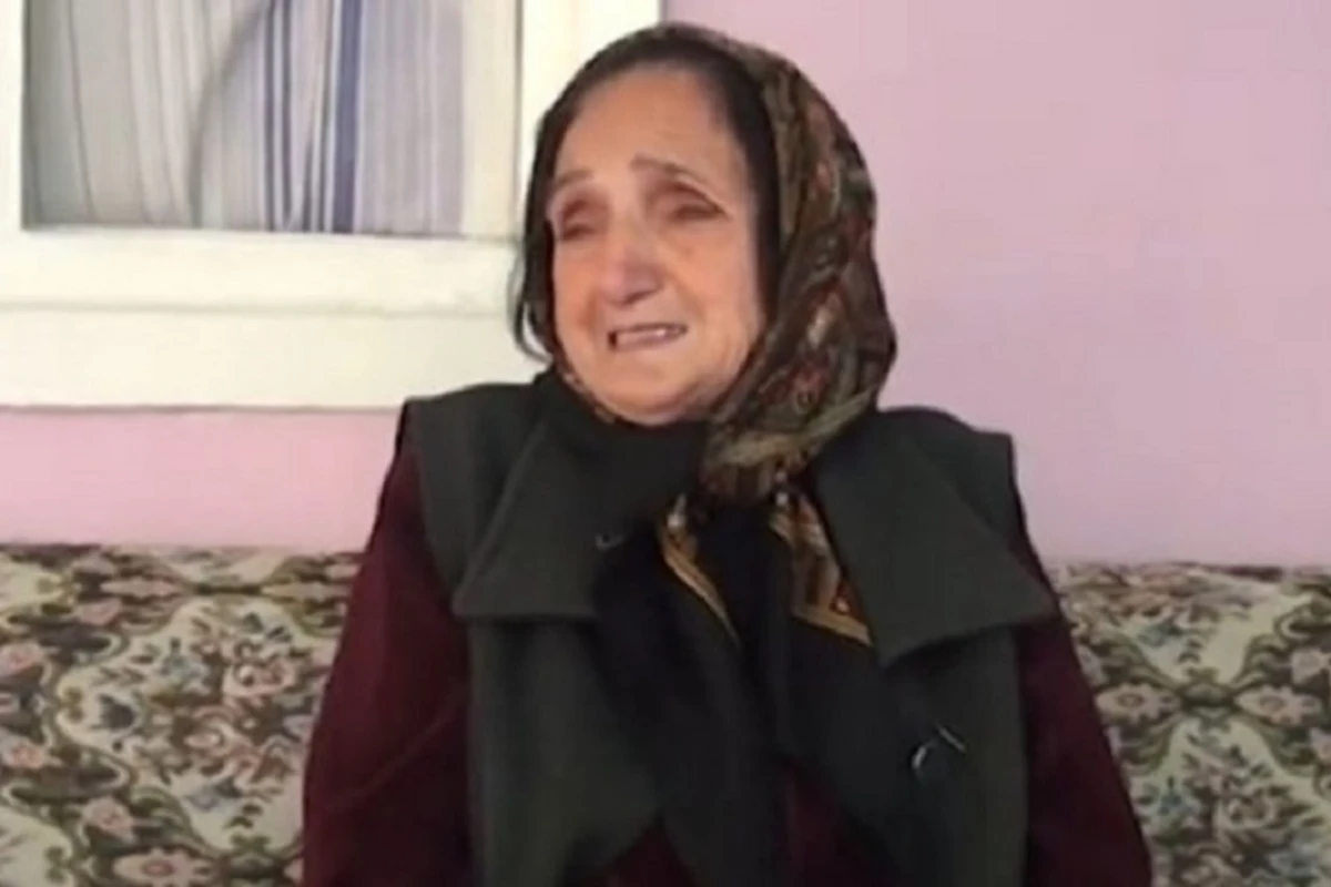 Yevlaxda qardaşı tərəfindən öldürülən şəxs anasını döyürmüş - VİDEO