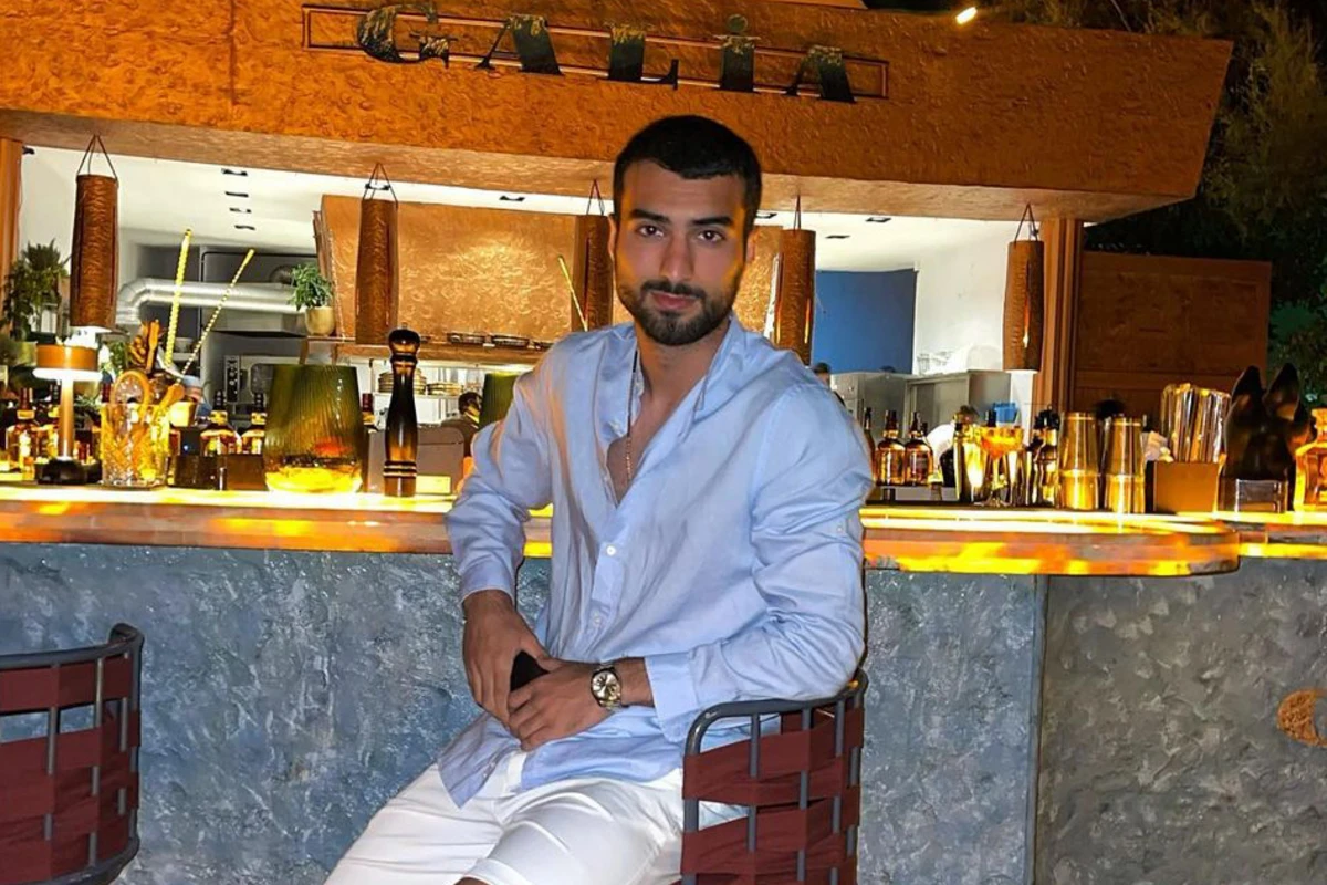 Mahir Emrelinin illər əvvəlki bu görüntüsü müzakirələrə səbəb oldu - FOTO