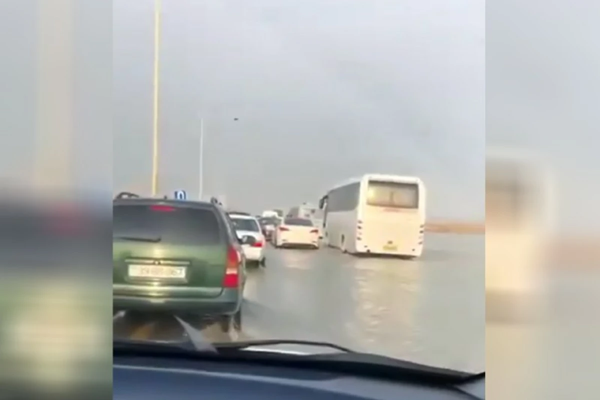  Su basan Bakı-Qazax yolunda son vəziyyət necədir? - Avtobuslar yolda qalıb - VİDEO