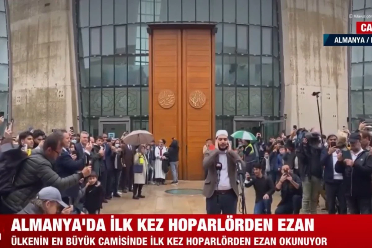 Almaniyada ilk dəfə azan səsgücləndirici ilə verildi  - VİDEO