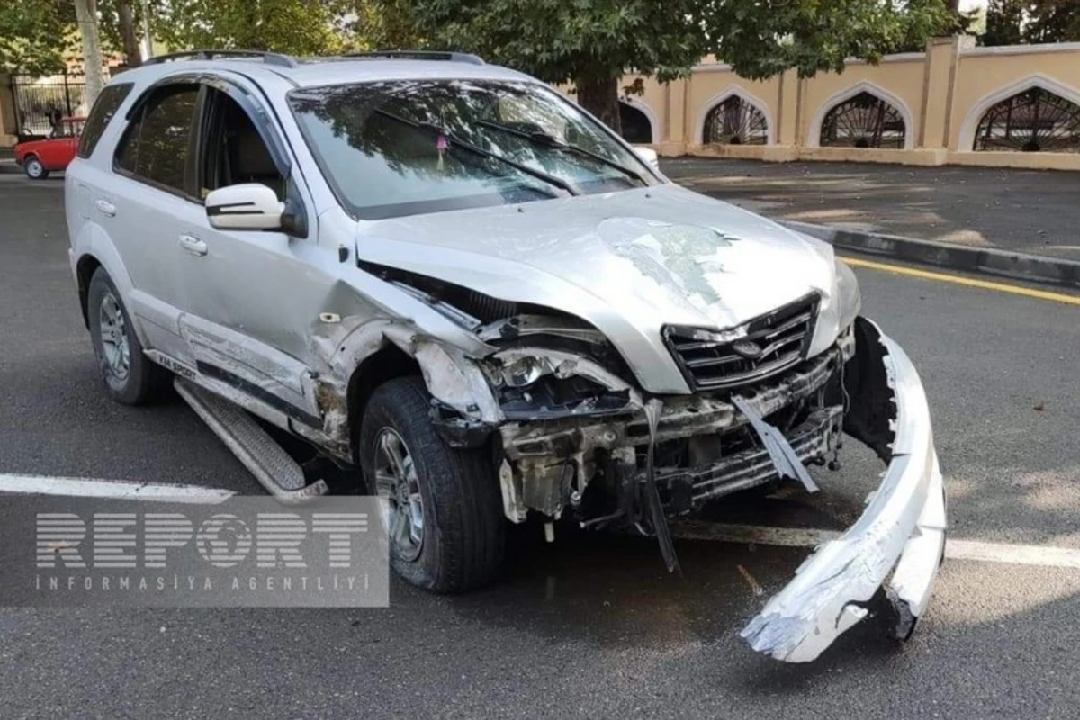 Avtomobil iki piyadanı vuraraq öldürüb