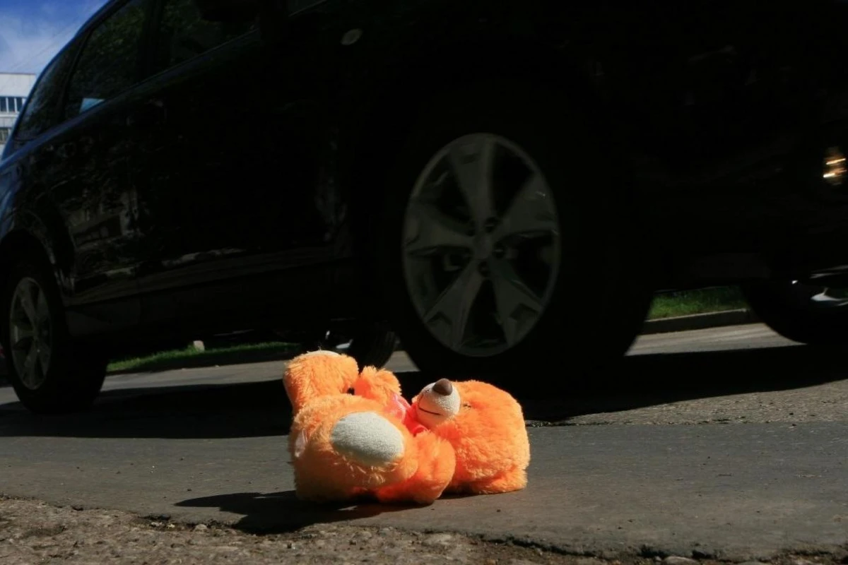 В Баку автомобиль сбил 8-летнюю девочку