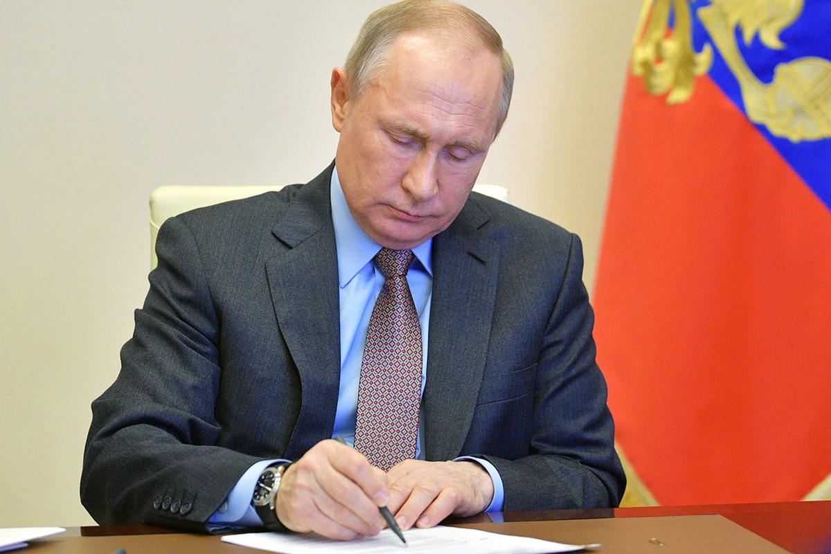 Путин ввел военное положение на аннексированных территориях Украины