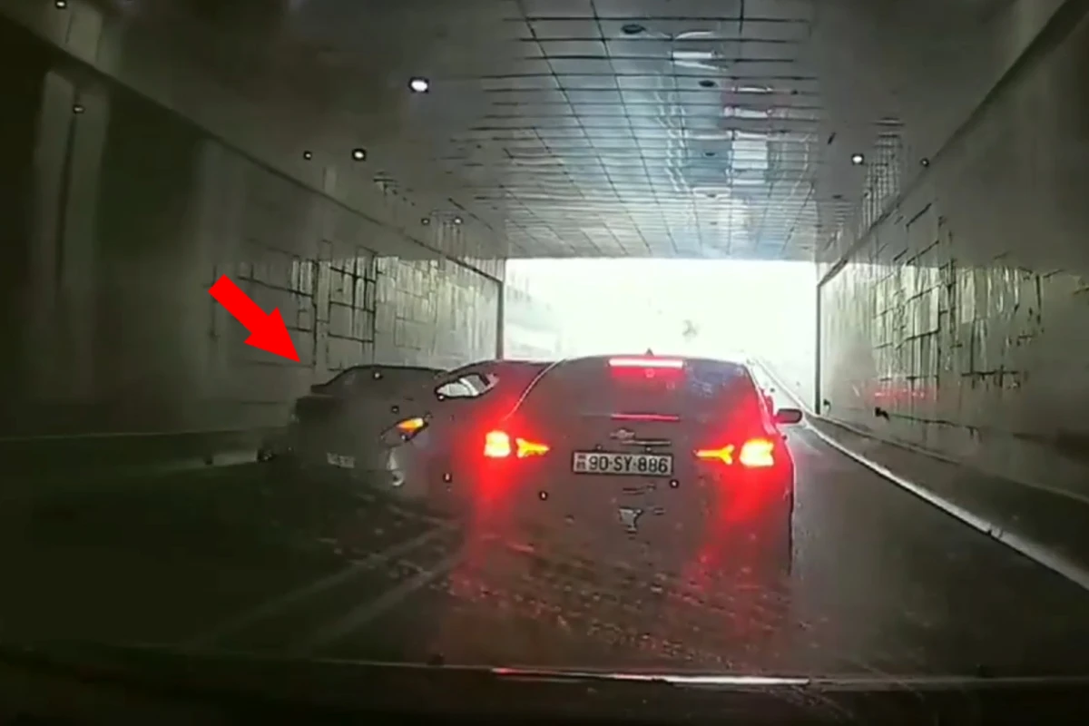 “Prius” tuneldə geri dönmək istədi, böyük qəza oldu - ANBAAN VİDEO