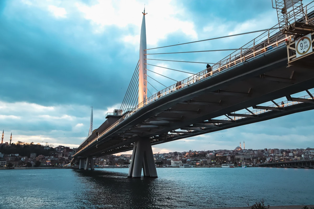 İstanbulun Haliç metrosunda yanğın oldu, hərəkət dayandı - FOTO