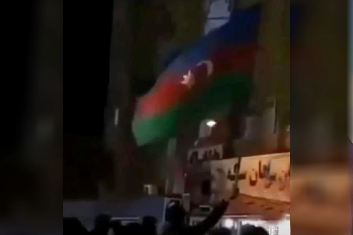 В Тебризе активисты из Южного Азербайджана размахивали флагом АР - ФОТО