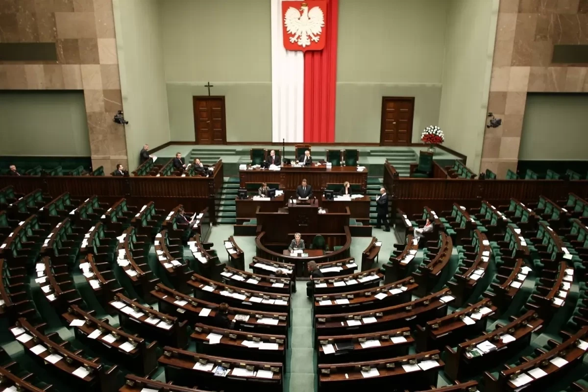 Сенат Польши принял резолюцию о признании властей России террористическим режимом