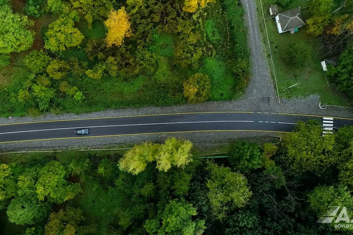 Qəbələdə 10 yaşayış məntəqəsini əhatə edən yollar yenidən qurulub - VİDEO/FOTO
