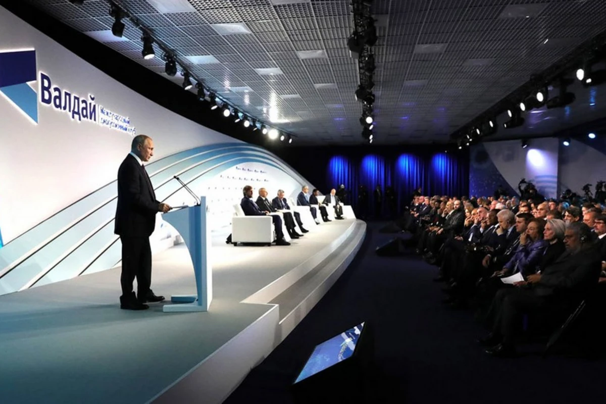 Putin: “Dünya tarixi dönüş nöqtəsində dayanıb”