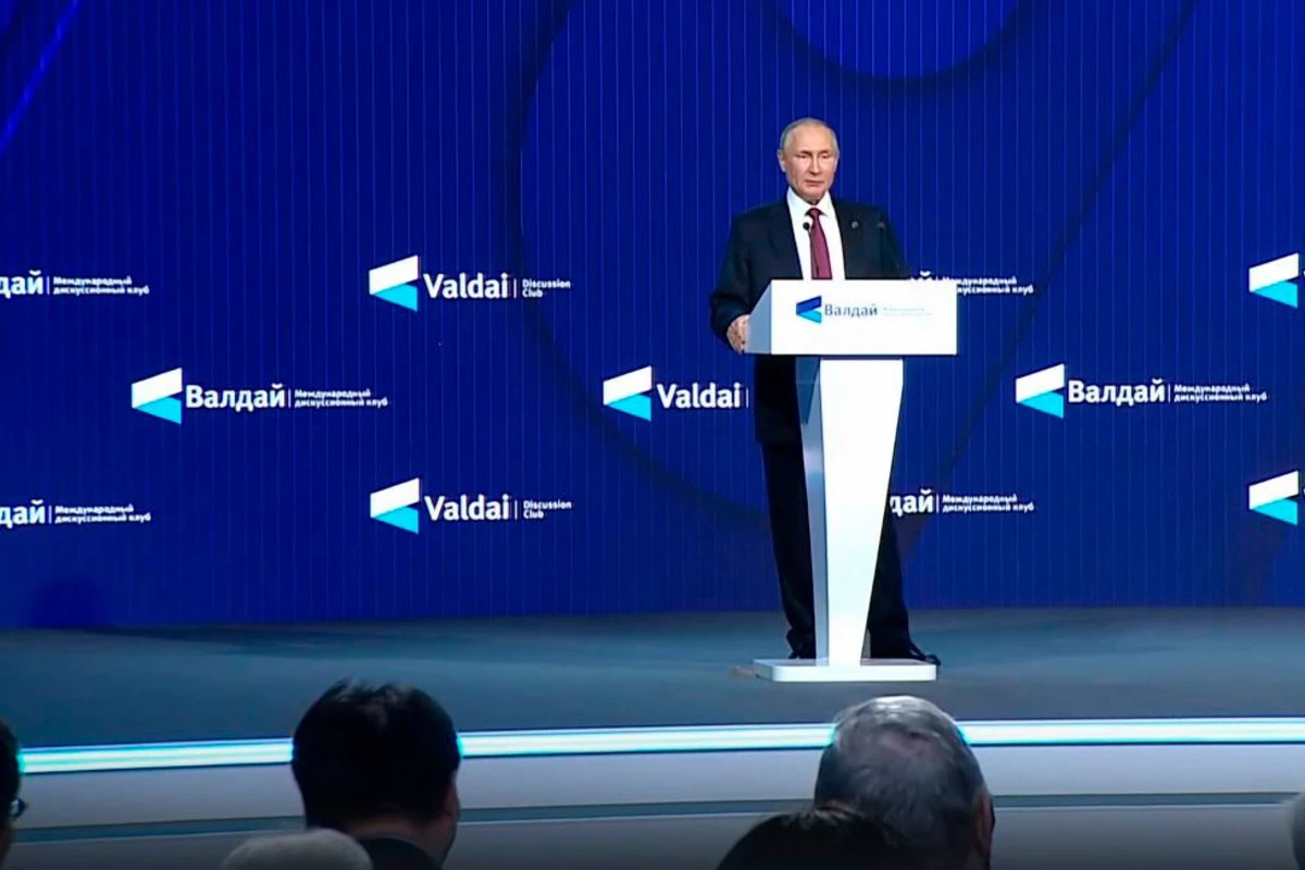 Путин: Россия поддерживает идею заключения мирного договора между Арменией и Азербайджаном