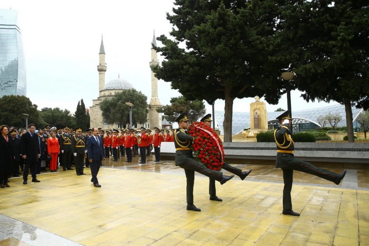 Bakıdakı Türk şəhidliyi ziyarət olunub - FOTO