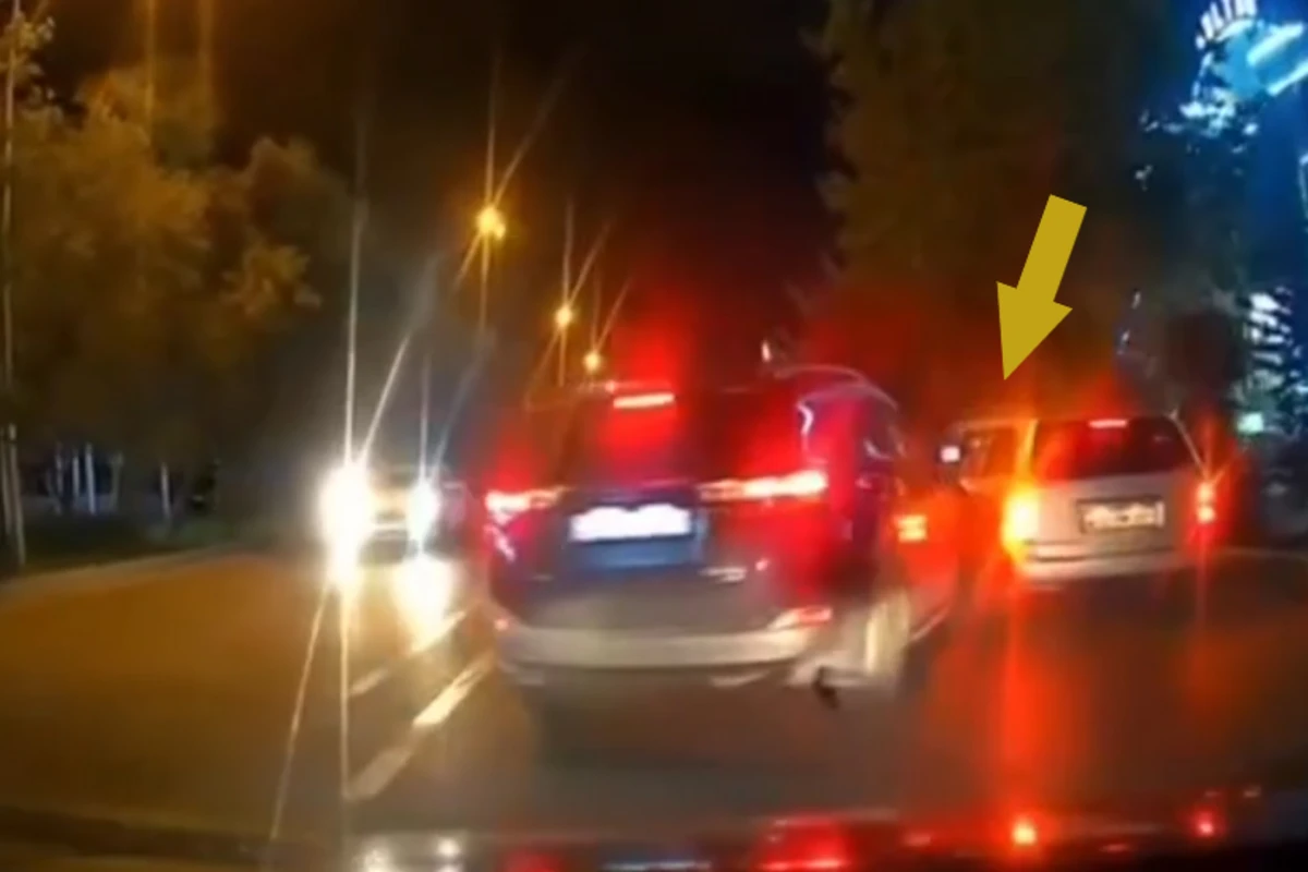 Dönmə manevri edən maşın Opelə belə çırpıldı - ANBAAN VİDEO