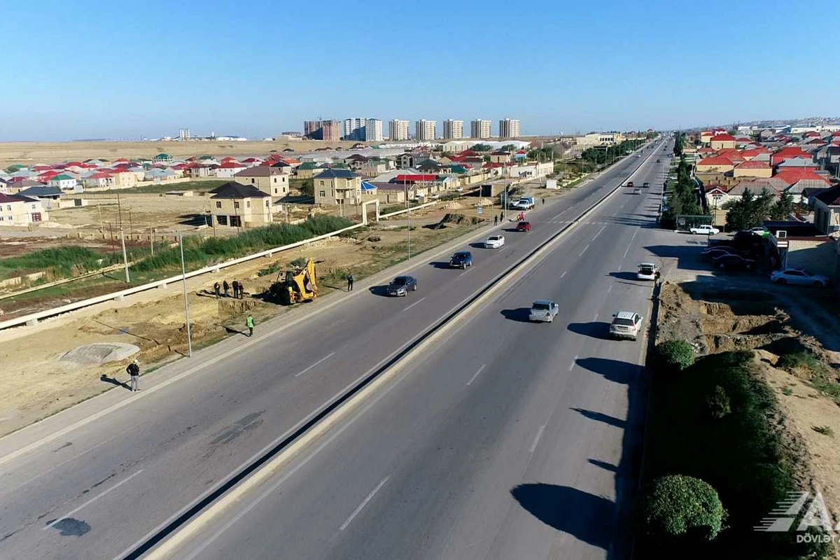 Bu yolda daha bir yerüstü piyada keçidinin inşasına başlanılıb - FOTO