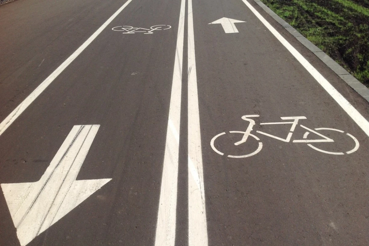 Paytaxtın 8.2 km yolunda velosiped zolağı salındı - VİDEO