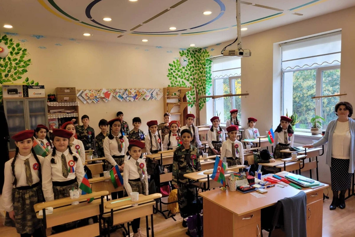 İncəsənət Gimnaziyasında Zəfər Günü qeyd edilib - FOTO