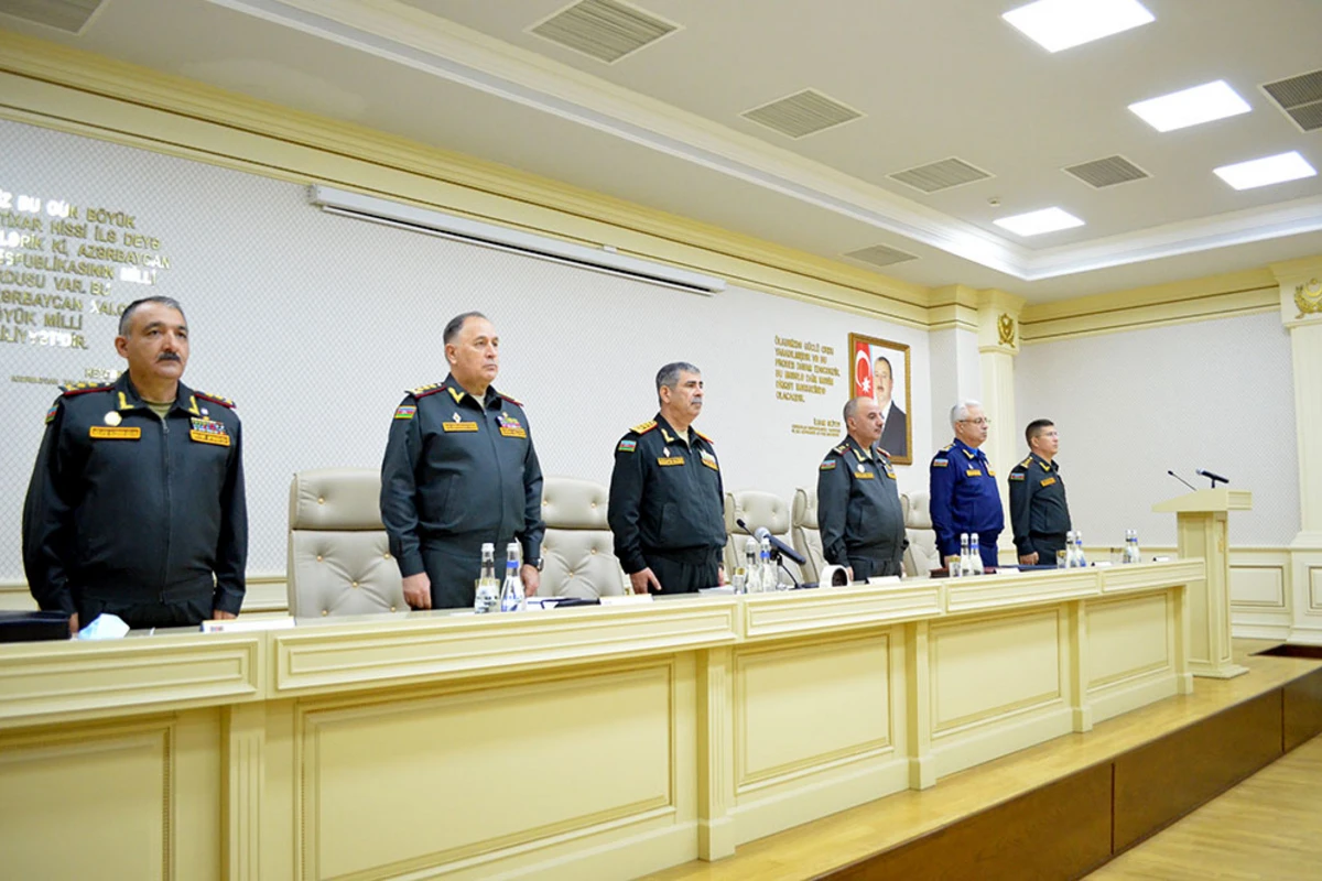 В Минобороны состоялось служебное совещание - ФОТО В Минобороны состоялось служебное совещание - ФОТО
