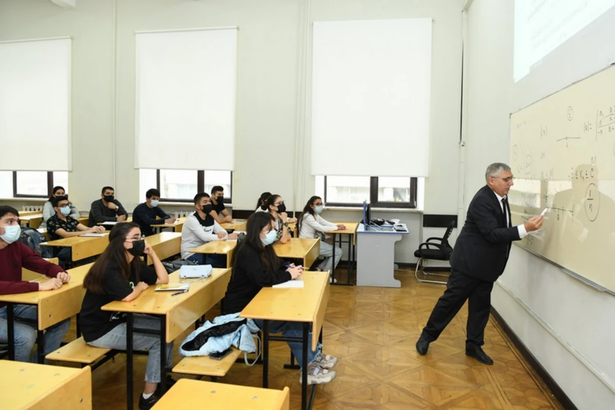 Deputat: Universitet müəllimlərinin maaşlarının fərqli olması narahatlıq doğurur