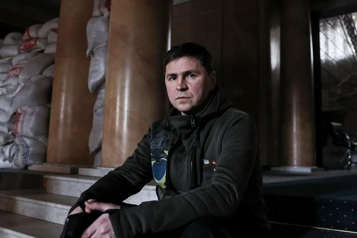Подоляк выступил за удары по заводам дронов в Иране