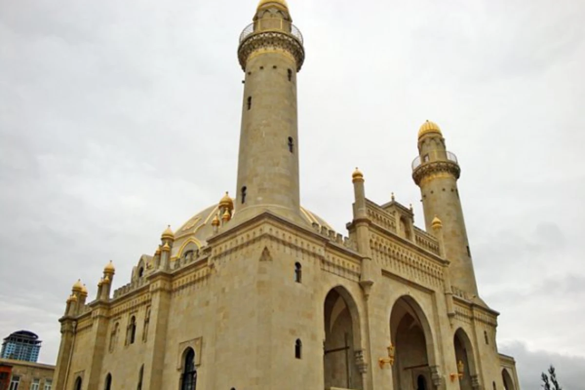 Təzə Pir” məscidinin rəisi vəfat etdi - FOTO