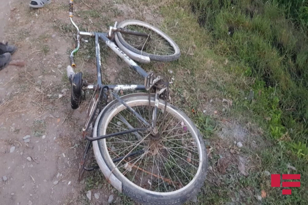 Ucarda avtomobil velosipedçini vuraraq öldürüb - FOTO