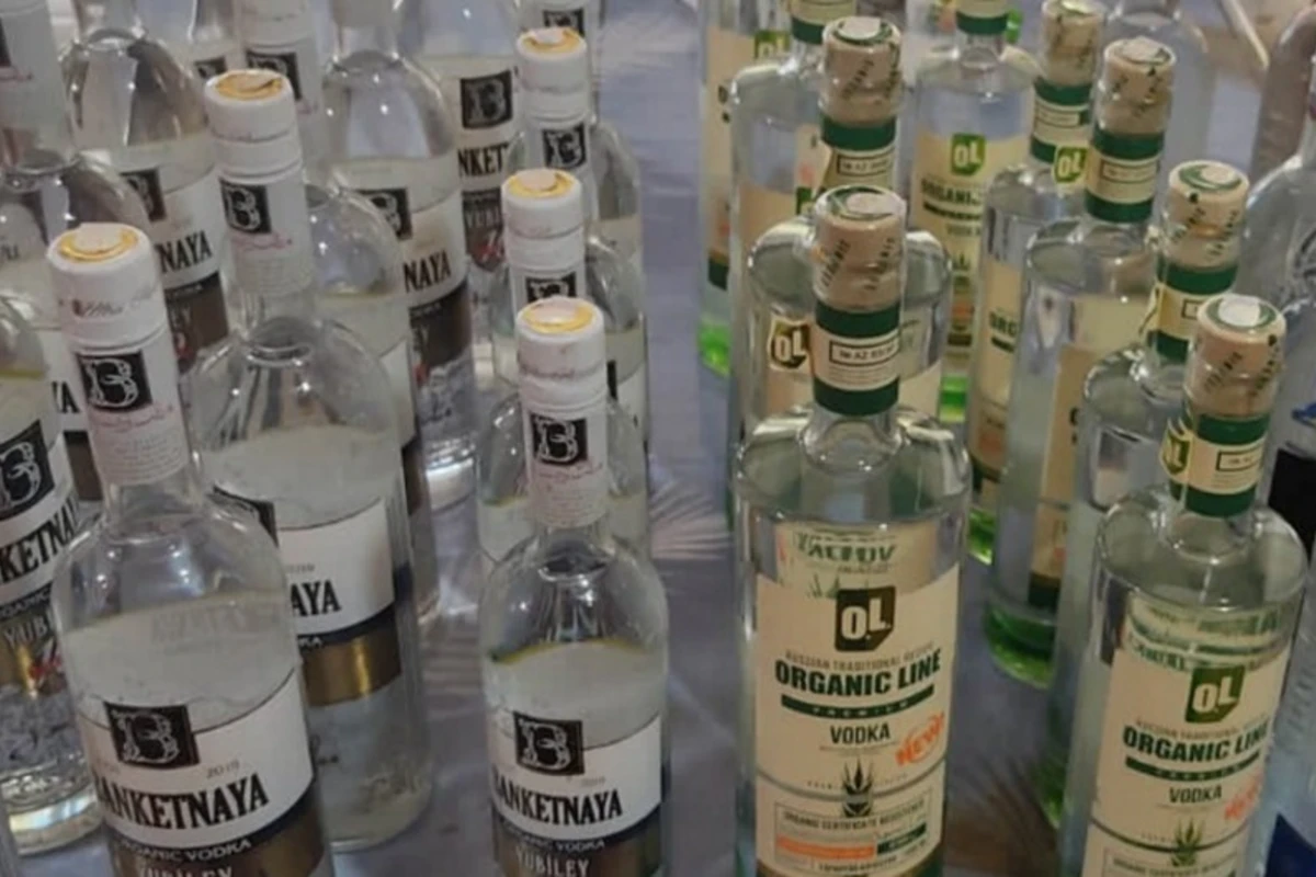 Bu restoranda saxta alkoqollu içkilər aşkarlanıb - FOTO