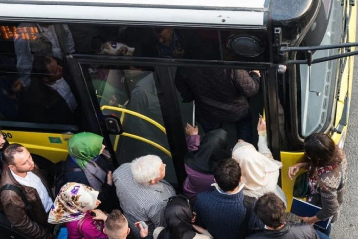 Bakıda 154 avtobus ünvana gecikir - SİYAHI