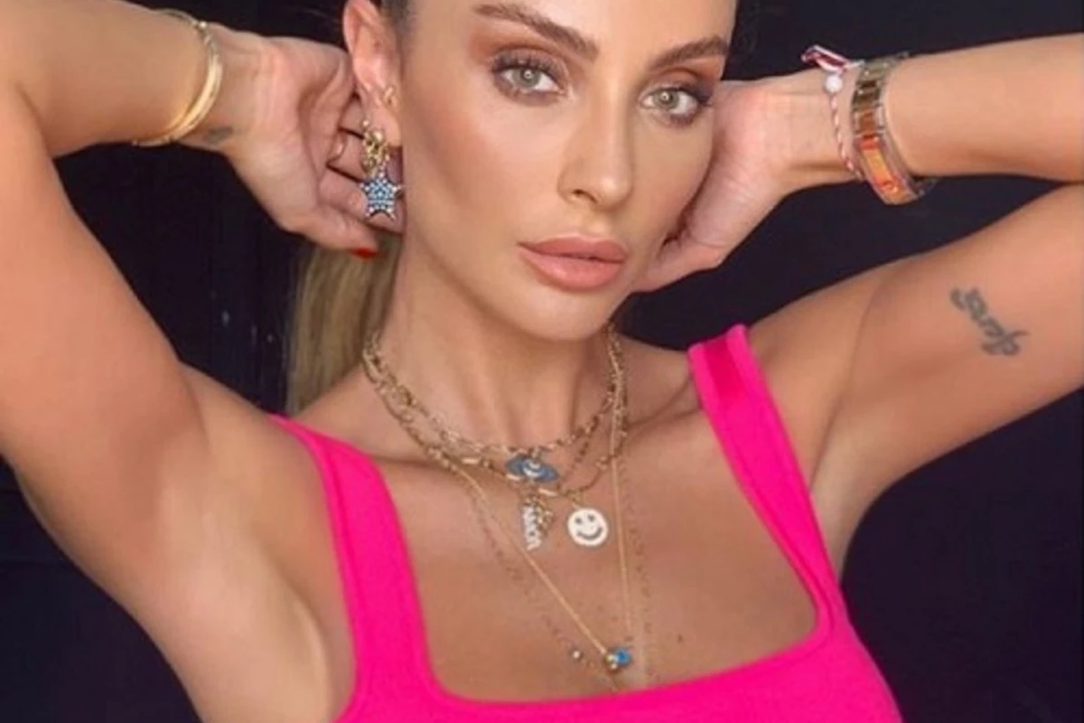 Özge Ulusoy Bakıya gəlib - FOTO