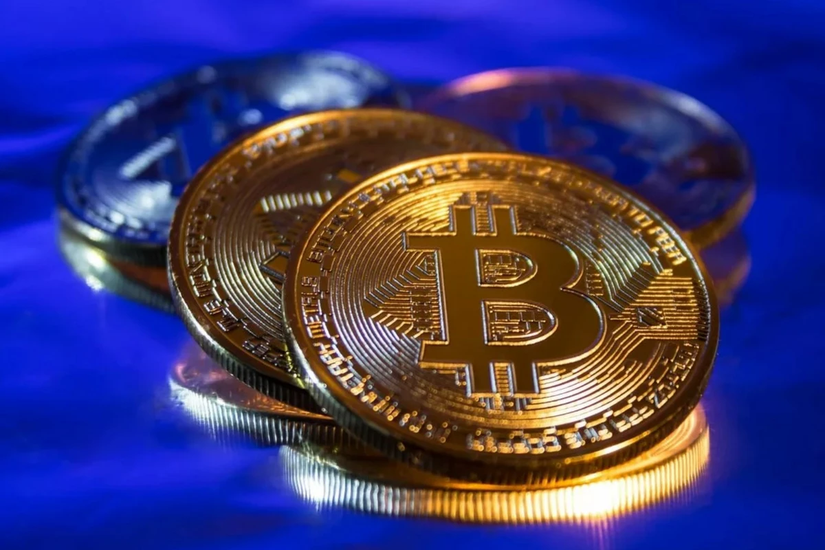 Биткоин продолжает рекордно дешеветь