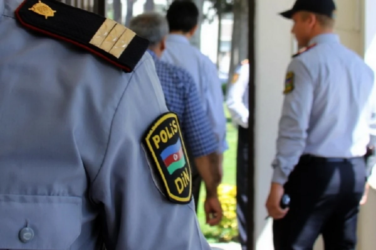 Divan üstündə dava - Polisləri söyən şəxs həbs olundu