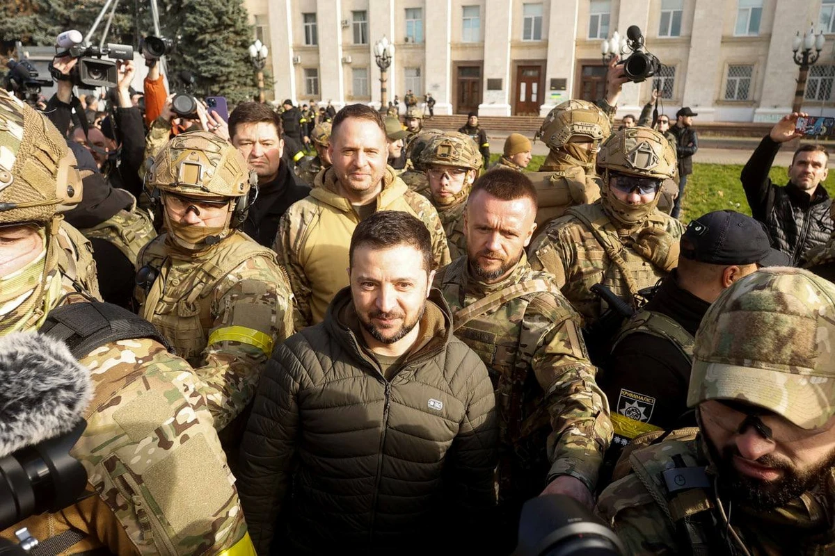 Зеленский прибыл в освобожденный Херсон - ВИДЕО