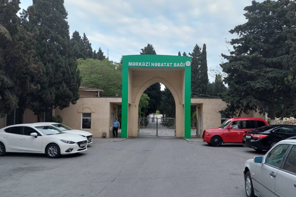 Nəbatat bağına giriş bağlanır
