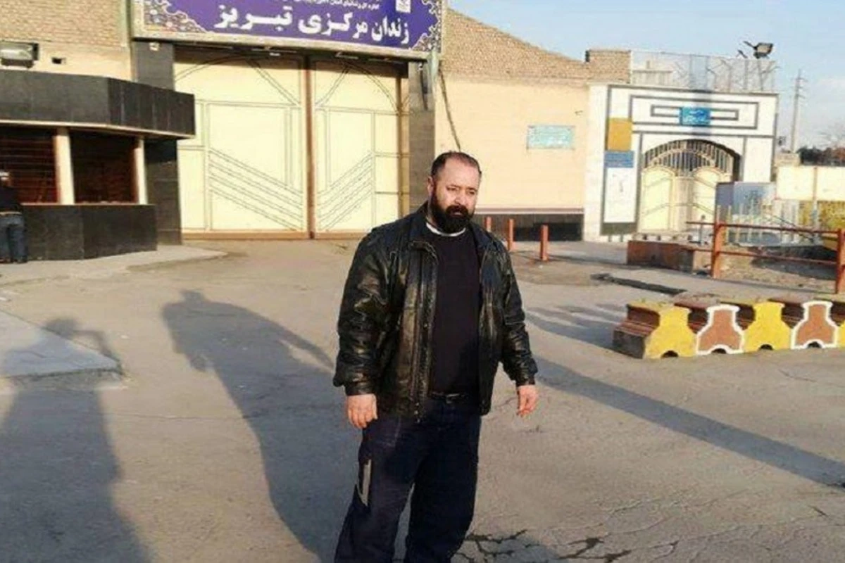 Təbrizdə həbsxanada Azərbaycan bayrağına görə dava düşdü: Milli fəal yaralandı - FOTO Təbrizdə həbsxanada Azərbaycan bayrağına görə dava düşdü: Milli fəal yaralandı - FOTO