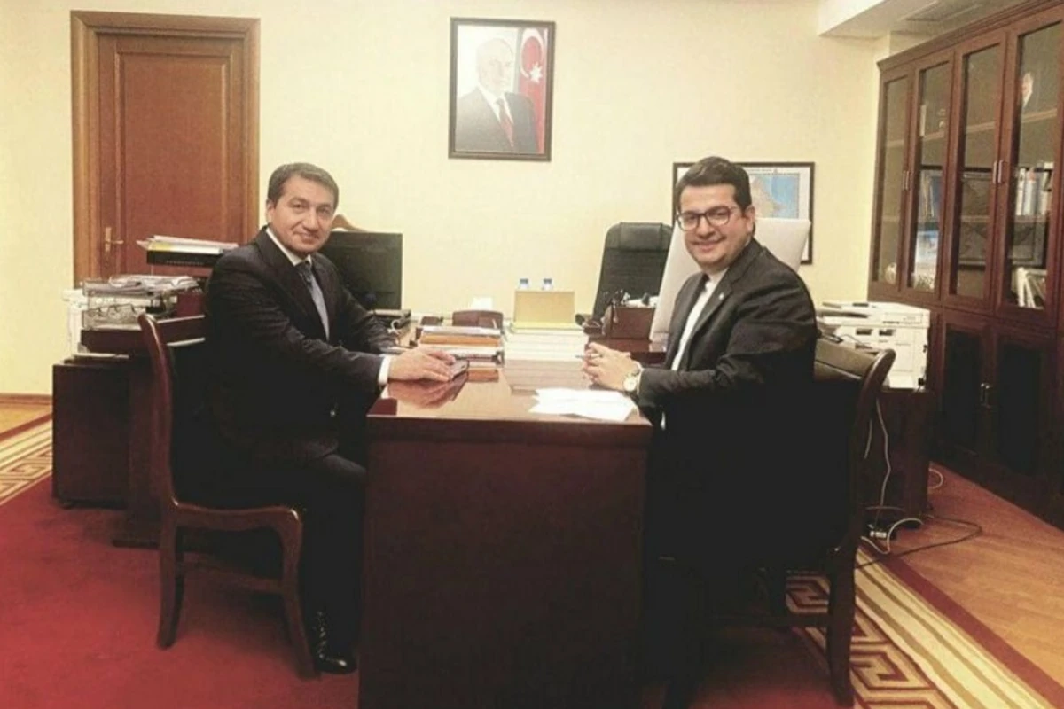 Hikmət Hacıyev İran səfiri ilə iki ölkə arasındakı münasibətləri müzakirə edib