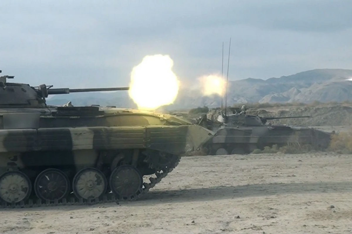 В Сухопутных войсках проведены тактические учения с боевой стрельбой - ВИДЕО