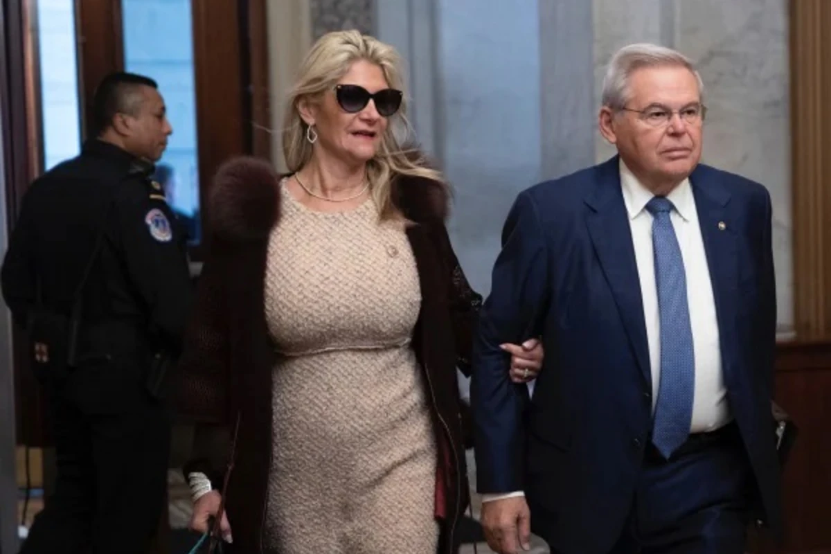 Ermənilərin maliyyələşdirdiyi ABŞ senatorunun erməni həyat yoldaşına qarşı korrupsiya işi açılıb