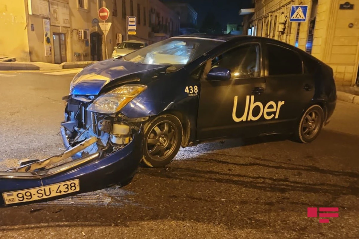 Bakıda iki avtomobil toqquşub, xəsarət alan var - FOTO